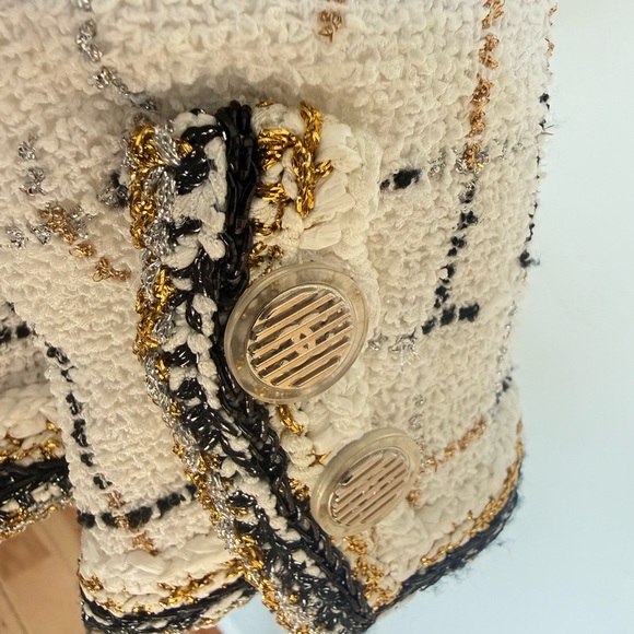 CHANEL White and Black Tweed Blazer 2017 - Picture 10 of 15